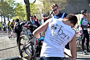 5 boro bike tour in astoria park queens